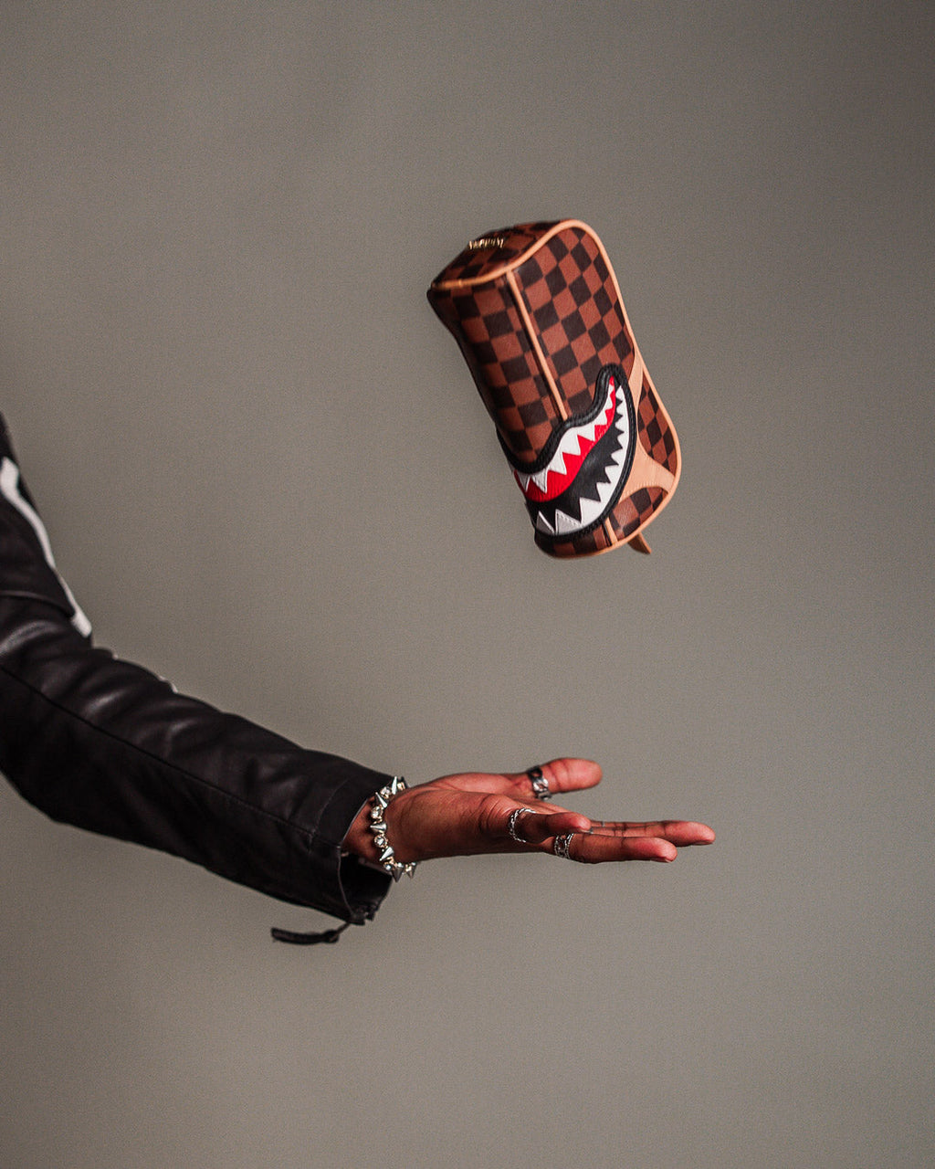 HENNYVILLE POUCH