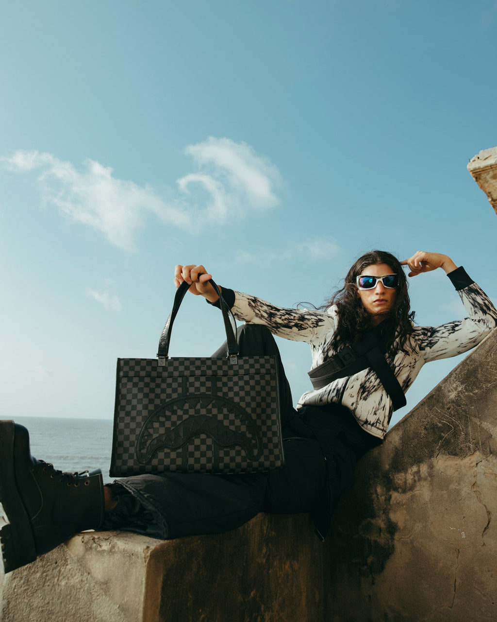 MIDNIGHT CHATEAU TORTUGA TOTE