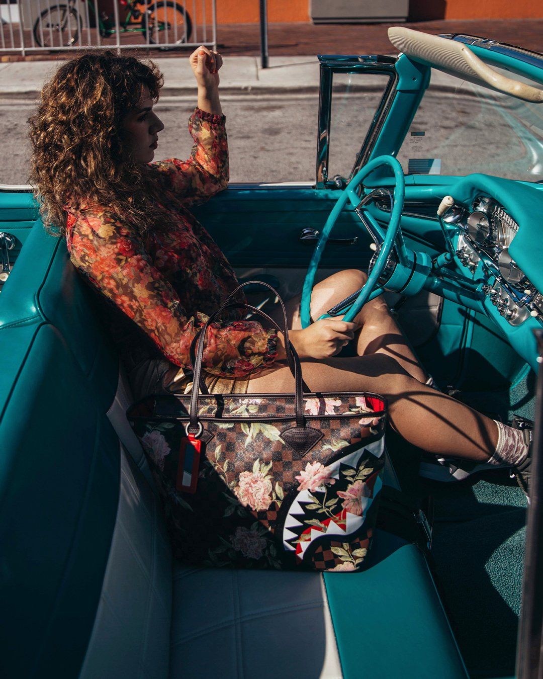 SHARKFLOWER TOTE